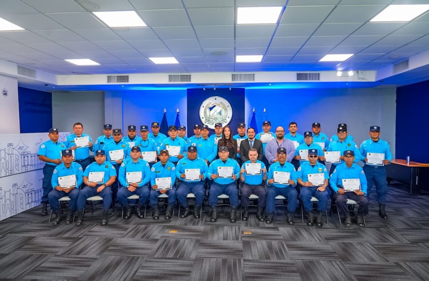 Agentes del CAM culminan formación en Derechos de La Mujer