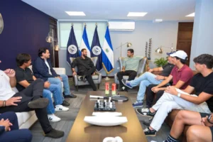 ALCALDE MARIO DURÁN SOSTIENE ENCUENTRO CON EL TENISTA MARCELO ARÉVALO, CAMPEÓN DE…